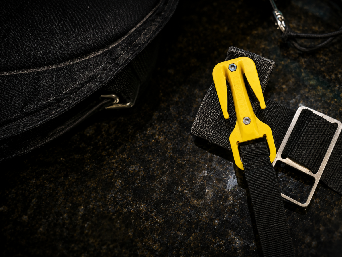 Best dive knife line cutting device – EEZYCUT Trilobite mounted on a scuba diving harness