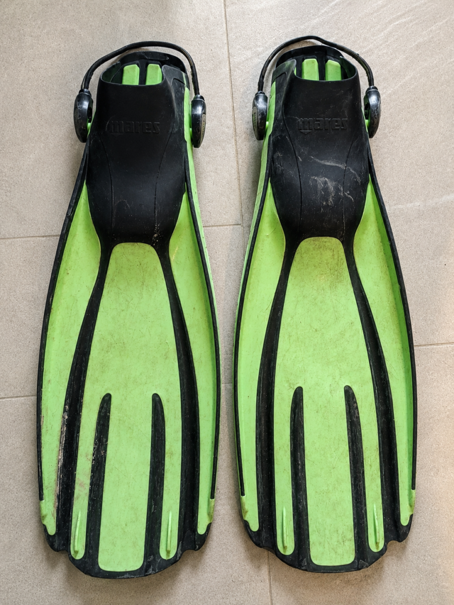 Used Mares Avanti Quattro scuba fins after more than 1,000 dives
