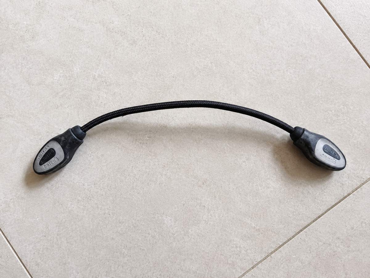 Mares scuba fin heel strap modified with replaceable bungee cord